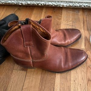Womens size 9 leather Frye boots